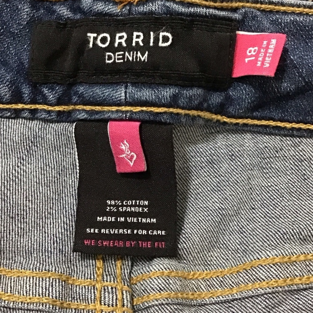 Torrid Woman’s Medium Wash Mid Rise Cropped Leg Zip Skinny Jeans - Picture 11 of 12
